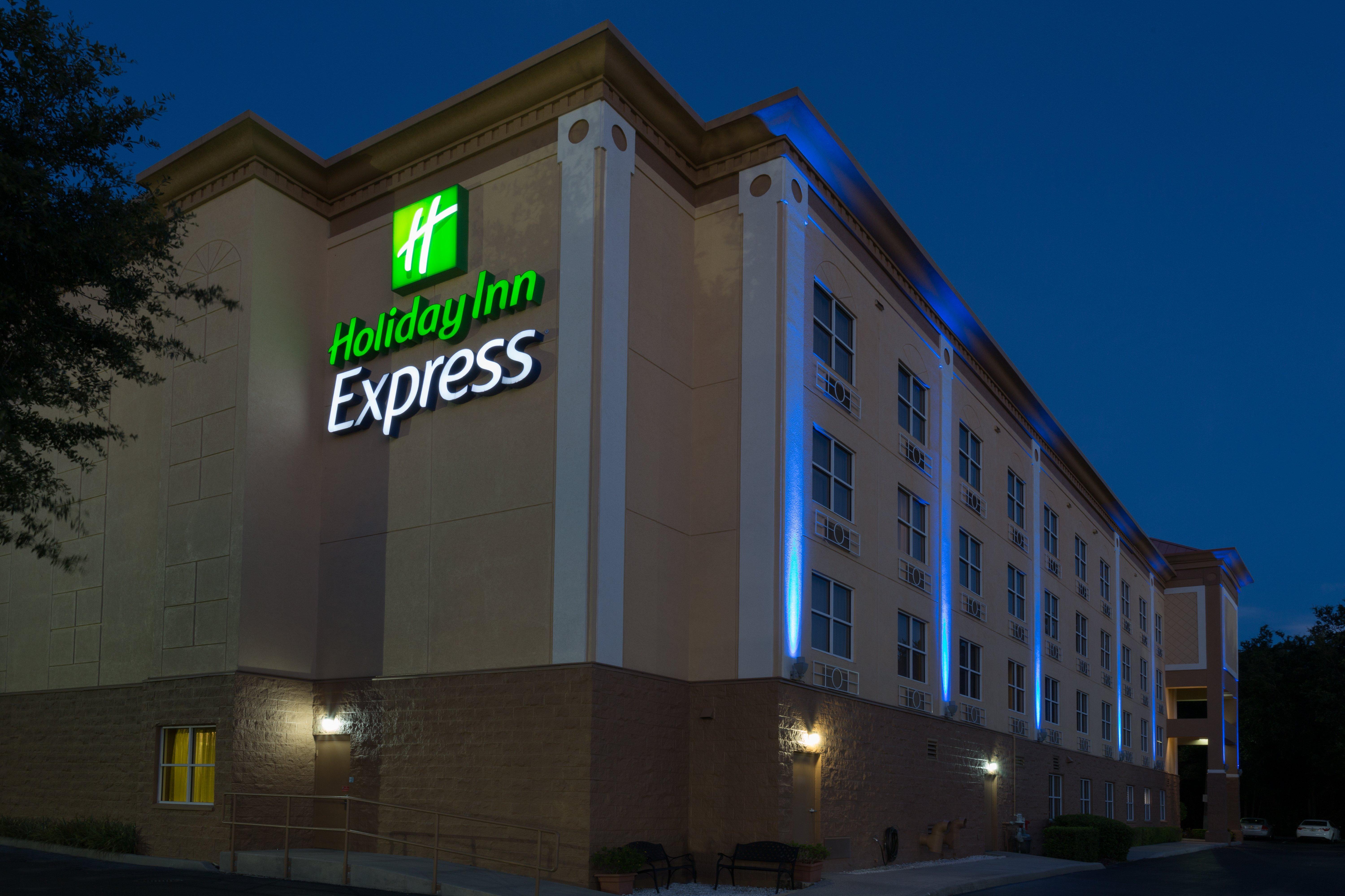 Express & Plant By Ihg 3*