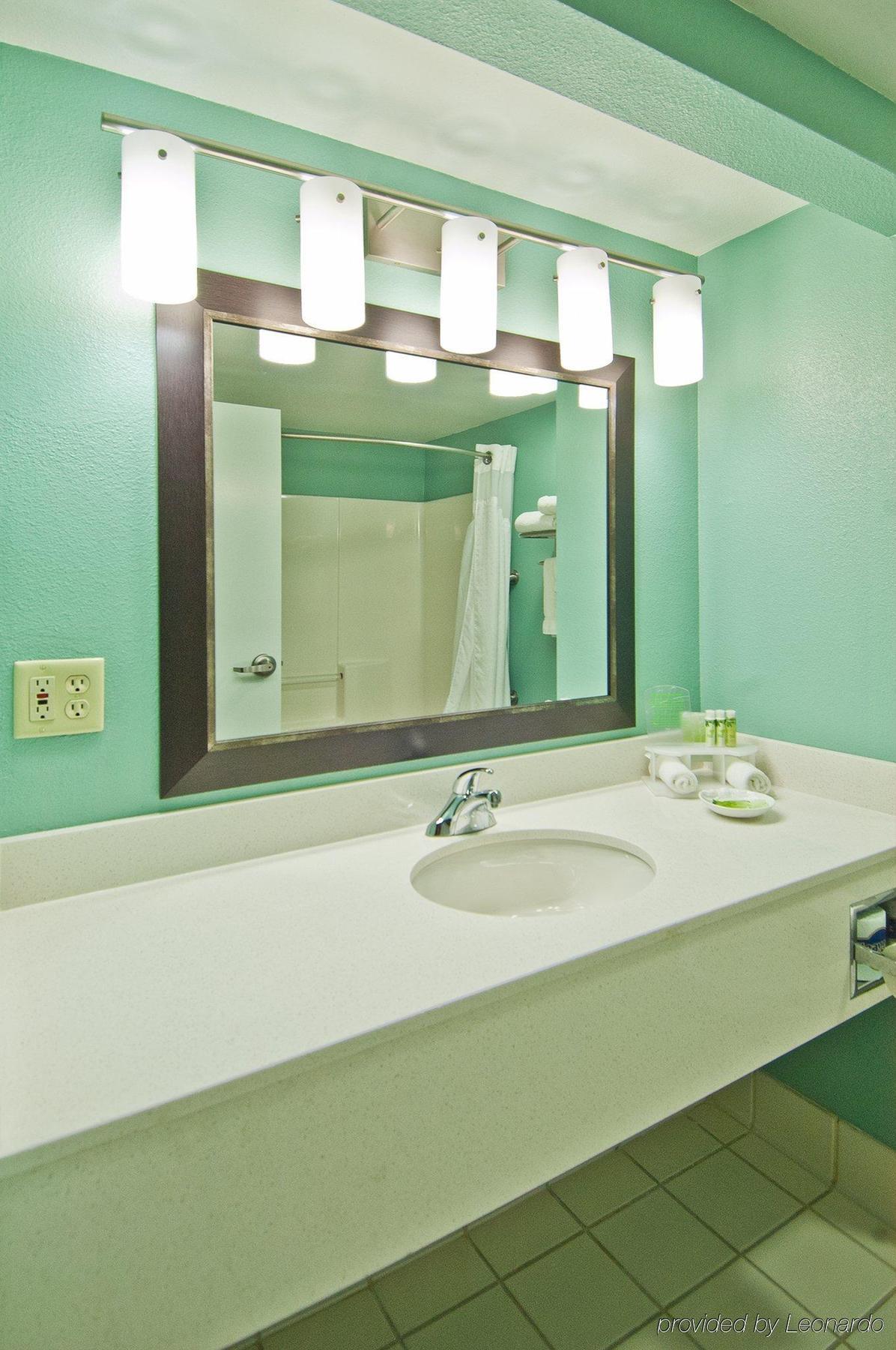 Hotel Express & Plant By Ihg Plant City
